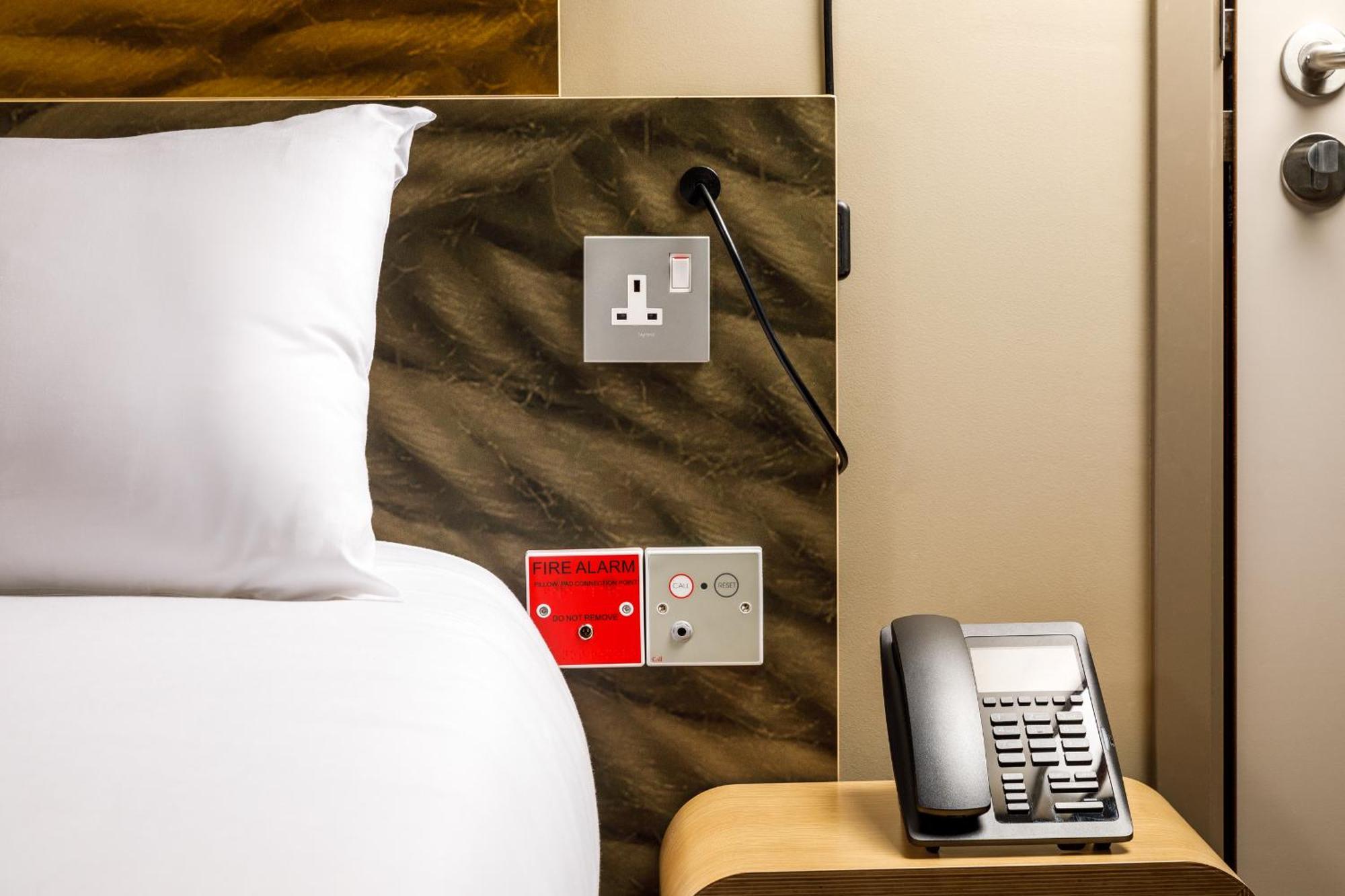 Ibis Cambridge Central Station CBG Esterno foto